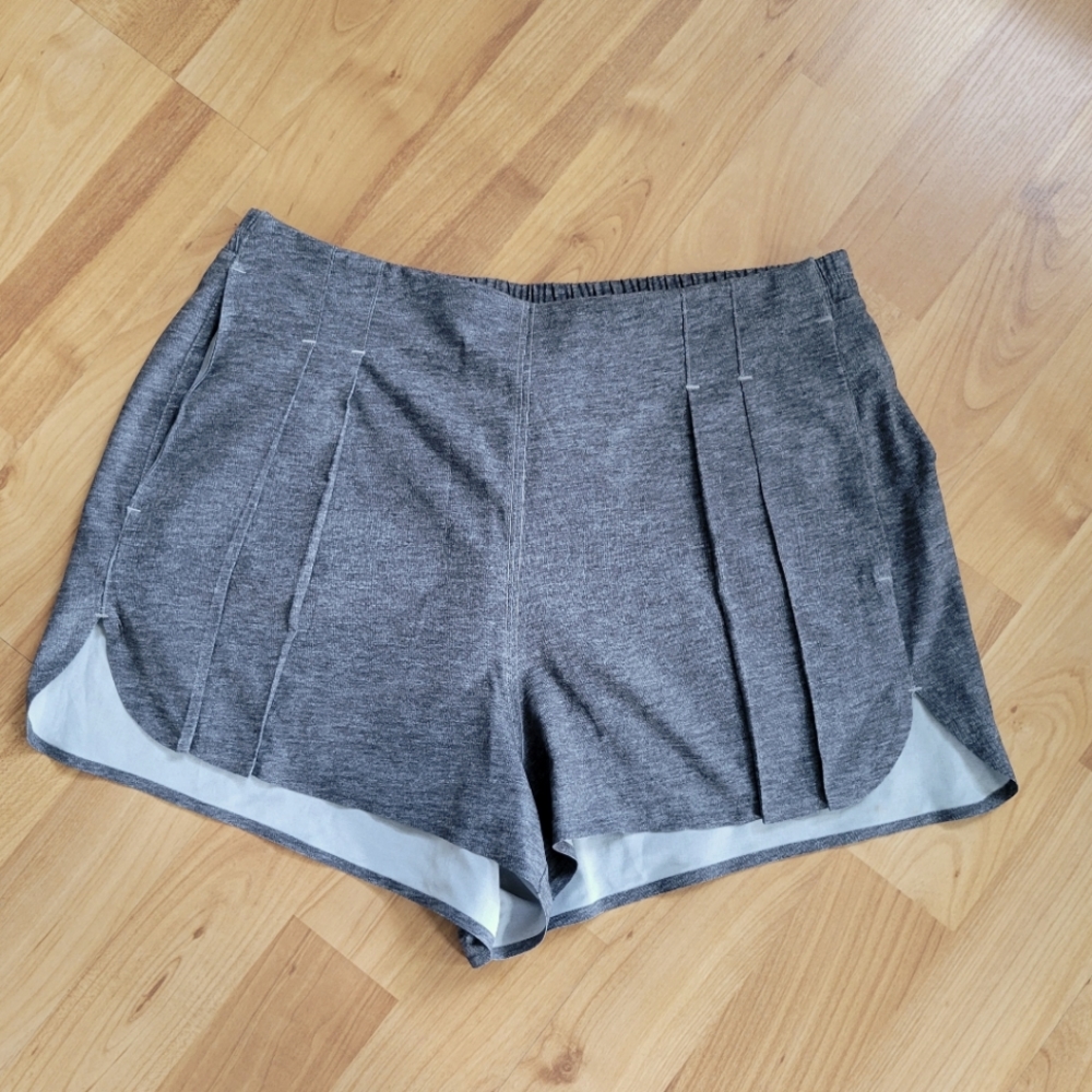 NWOT Lululemon &go Endeavor Short 4 Textured Printed Grey